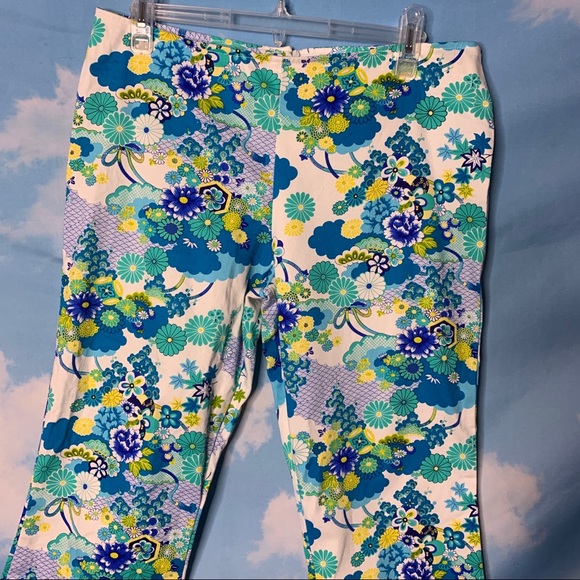 The Attic- Floral Print White Capri size 9 - Picture 2 of 9